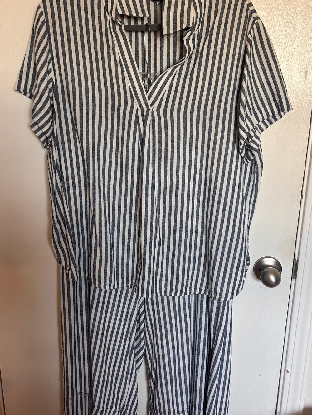 Matching Set: Banana Republic Navy and White Linen Blend Pants and Top